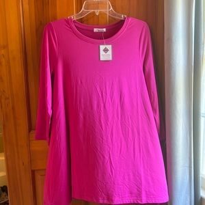 NWT mountain mama fuchsia tunic size small medium